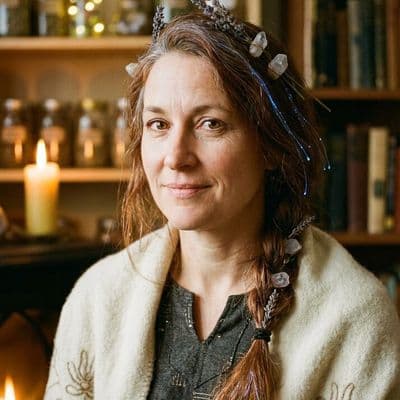 ✏  Cinematic close-up portrait of a wise woman in her 40s, cottagecore fantasy a