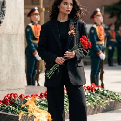 Портрет у Вечного огня ко Дню Победы