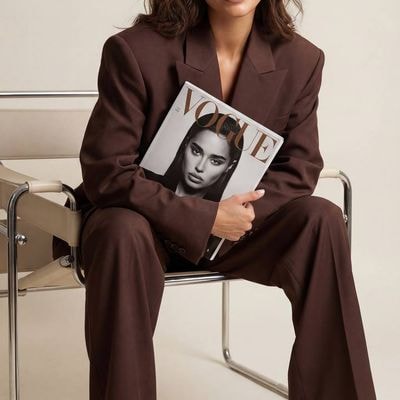 The model uses a photo reference as an exact basis for appearance, proportions a