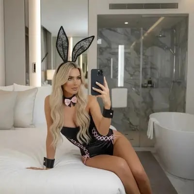 Вот такая фотосессия может быть у вас без всяких затрат, зачем она вам нужна, я предположить не могу