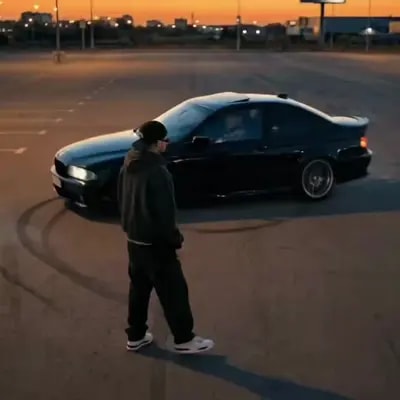 Повторяем ТРЕНД, где машина дрифтит за человеком (с помощью НЕЙРОСЕТЕЙ)