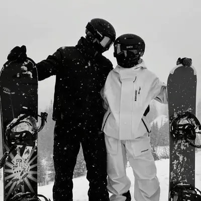 simple illustrated scene inspired by classic Love Is chewing gum carto