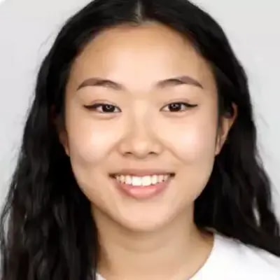 Поражает точность и реальность нанесения макияжа.